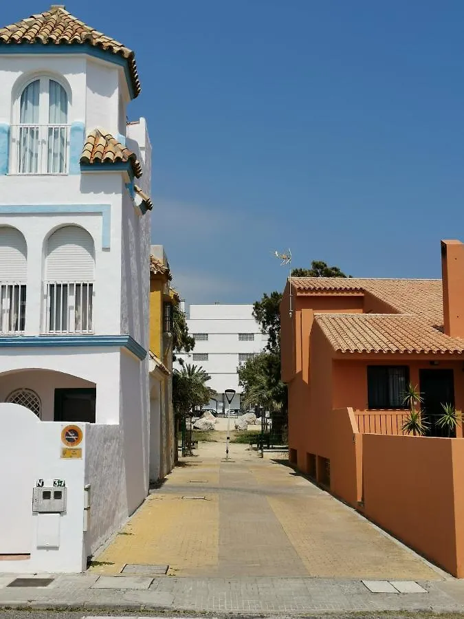 Casa Adosada Con Jardin Tarifa 0*,